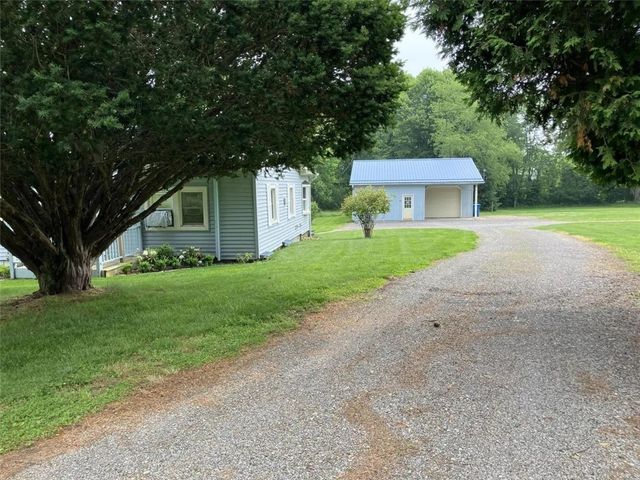 216 Bryson Mill Rd, South New Castle Boro, PA 16102