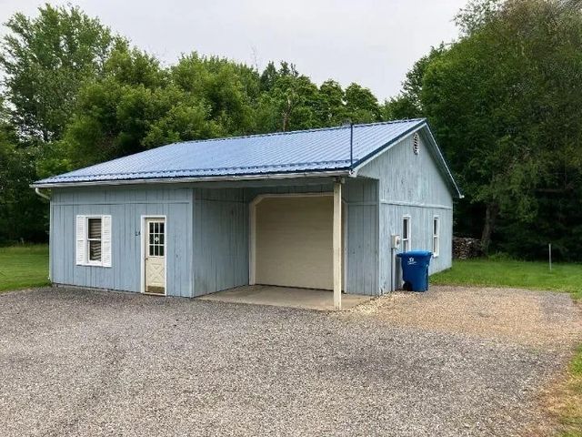 216 Bryson Mill Rd, South New Castle Boro, PA 16102