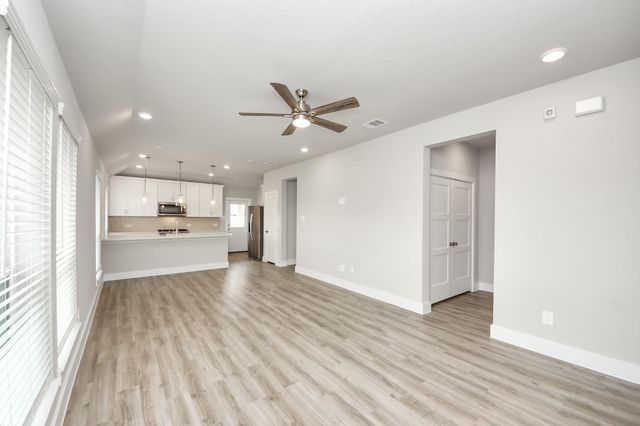 239 Bay Laurel Drive, Alvin, TX 77511