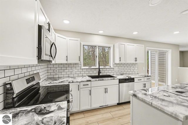 3854 Village Circle, Traverse City, MI 49686