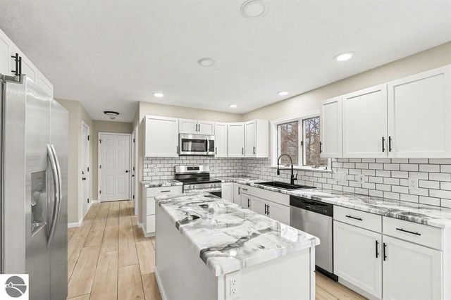 3854 Village Circle, Traverse City, MI 49686