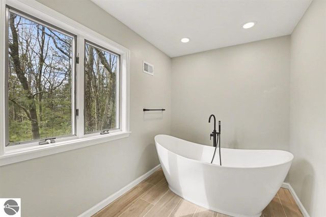 3854 Village Circle, Traverse City, MI 49686