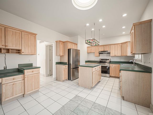 2444 Crosswalk Lane, Newburgh, IN 47630