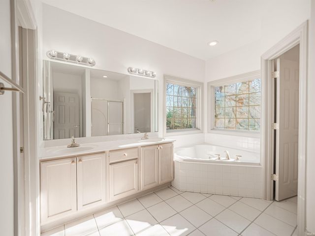 2444 Crosswalk Lane, Newburgh, IN 47630