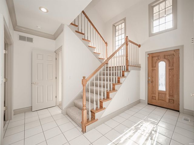 2444 Crosswalk Lane, Newburgh, IN 47630