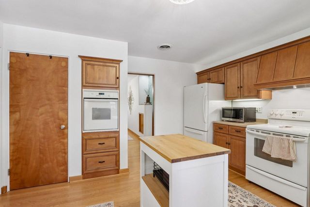 3358 Taylor AVENUE, Elmwood Park, WI 53405