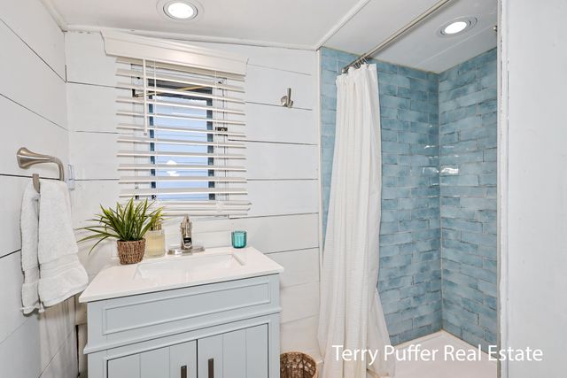 305 N Robert Street, Ludington, MI 49431