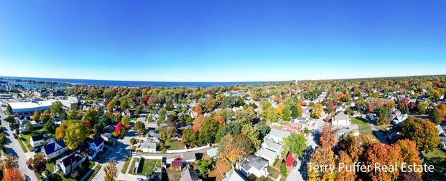 305 N Robert Street, Ludington, MI 49431