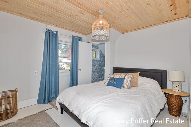 305 N Robert Street, Ludington, MI 49431