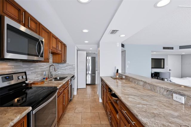 644 ISLAND WAY 406, Clearwater, FL 33767