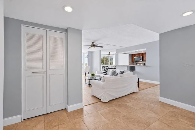 644 ISLAND WAY 406, Clearwater, FL 33767