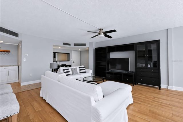 644 ISLAND WAY 406, Clearwater, FL 33767