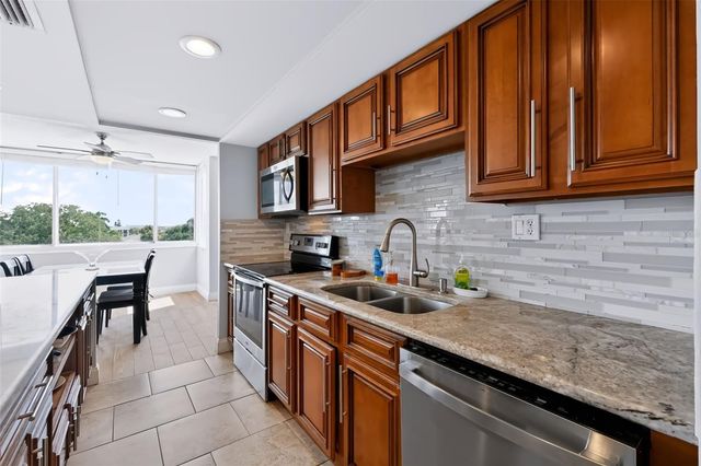 644 ISLAND WAY 406, Clearwater, FL 33767