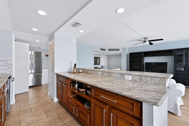 644 ISLAND WAY 406, Clearwater, FL 33767