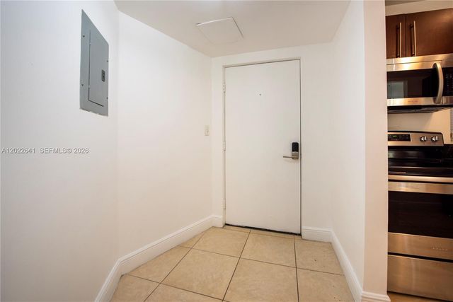 4147 Stirling Rd 105, Dania Beach, FL 33314