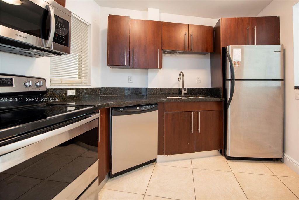 4147 Stirling Rd 105, Dania Beach, FL 33314