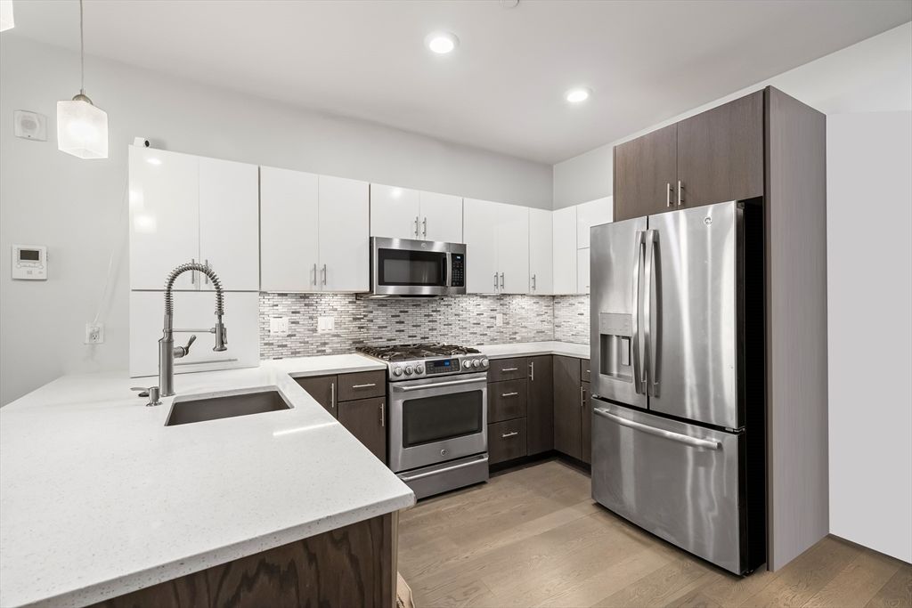 18 Cliveden 406W, Quincy, MA 02169