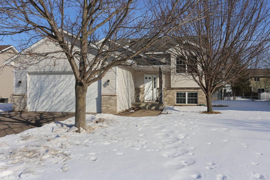 710 Isanti Parkway NW, Isanti, MN 55040