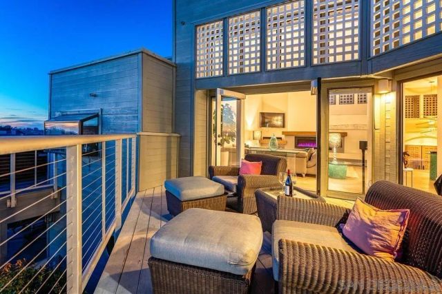 1060 America Way, Del Mar, CA 92014