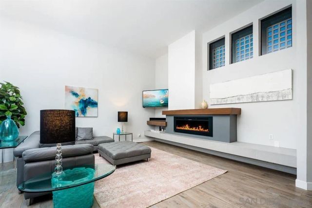 1060 America Way, Del Mar, CA 92014