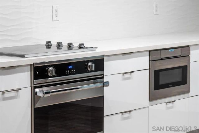 1060 America Way, Del Mar, CA 92014