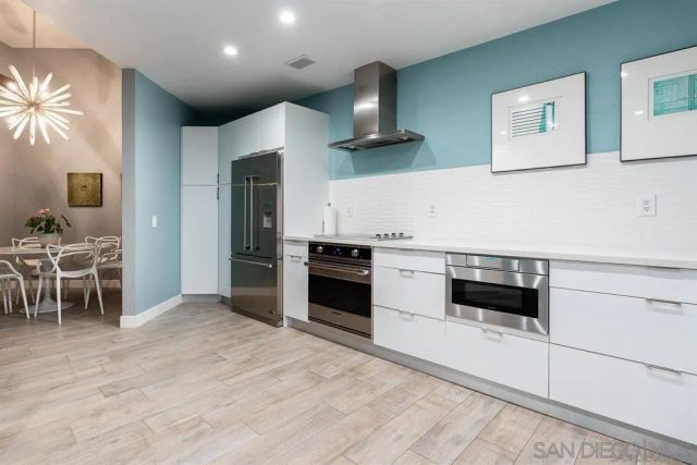 1060 America Way, Del Mar, CA 92014