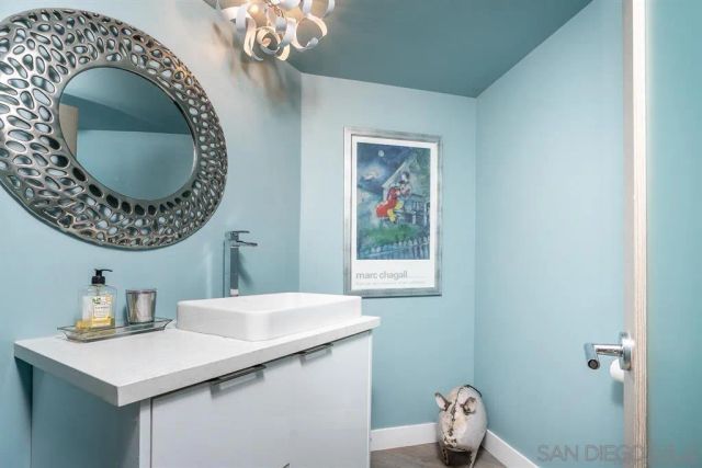 1060 America Way, Del Mar, CA 92014