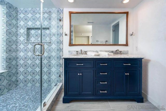 1060 America Way, Del Mar, CA 92014