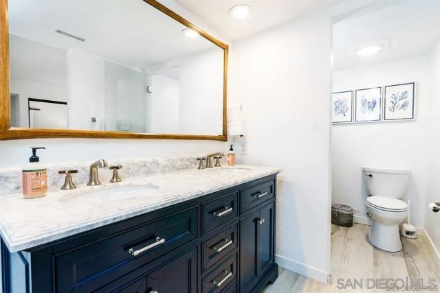 1060 America Way, Del Mar, CA 92014