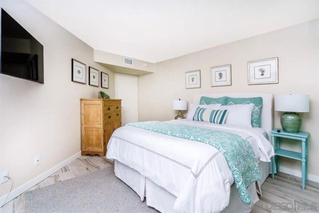 1060 America Way, Del Mar, CA 92014