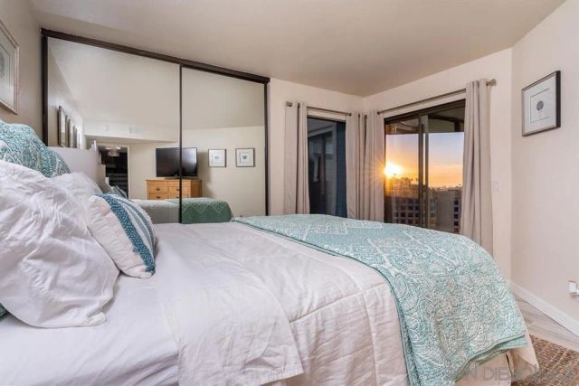 1060 America Way, Del Mar, CA 92014