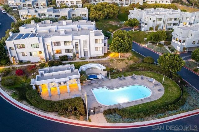 1060 America Way, Del Mar, CA 92014