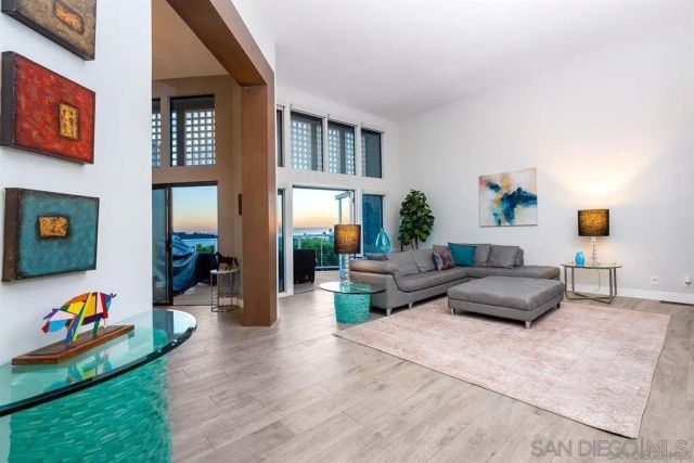 1060 America Way, Del Mar, CA 92014