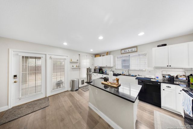 10136 Del Lago, San Antonio, TX 78245