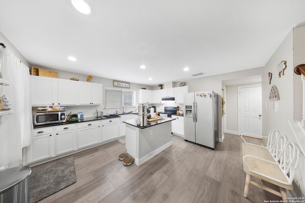 10136 Del Lago, San Antonio, TX 78245