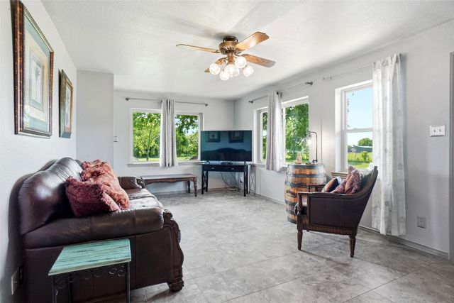 8983 W Odneal Road, Krum, TX 76249