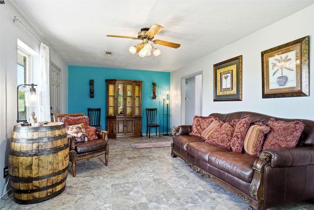 8983 W Odneal Road, Krum, TX 76249
