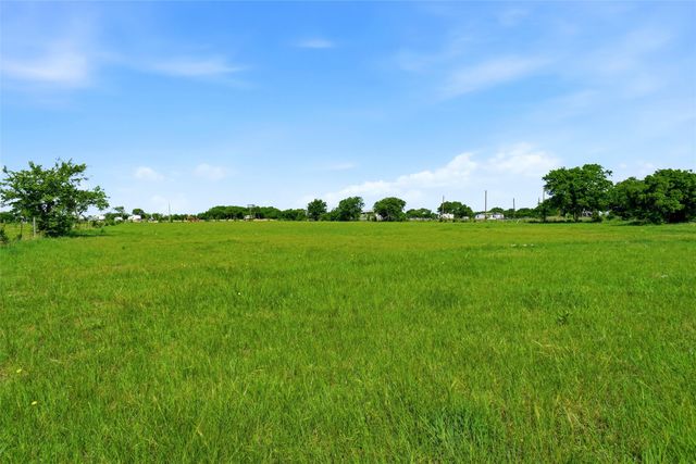 8983 W Odneal Road, Krum, TX 76249