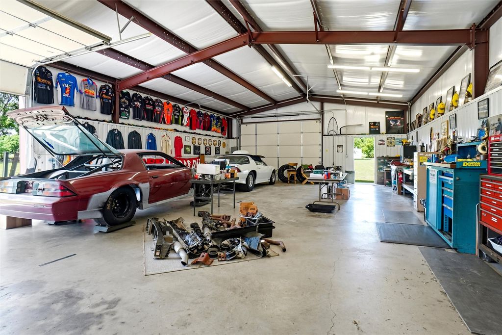8983 W Odneal Road, Krum, TX 76249