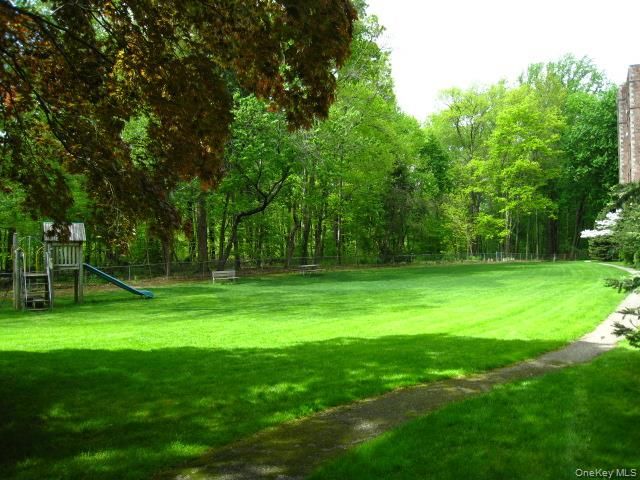 209 Garth Road 2M, Scarsdale, NY 10583