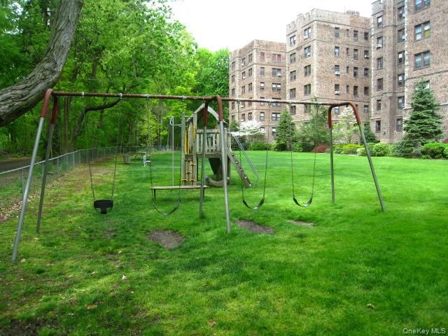 209 Garth Road 2M, Scarsdale, NY 10583