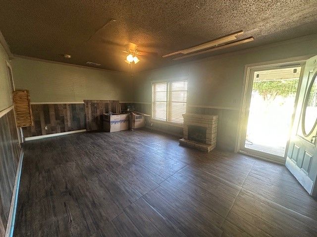 2003 Hillview Street, Mesquite, TX 75149