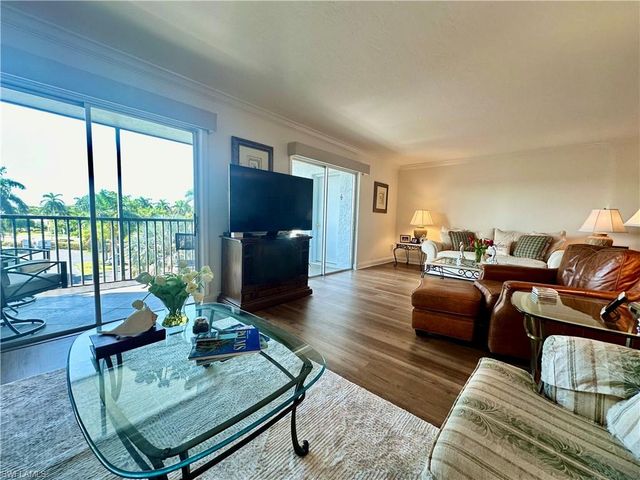 555 Park Shore DR B403, Naples, FL 34103