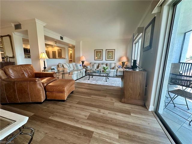 555 Park Shore DR B403, Naples, FL 34103