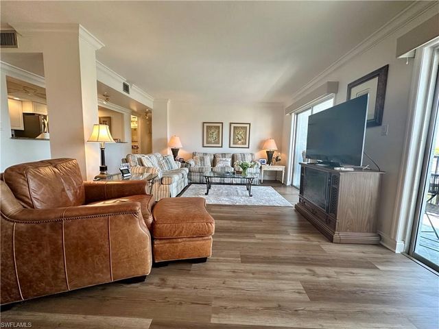 555 Park Shore DR B403, Naples, FL 34103