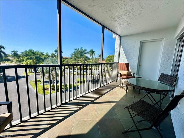 555 Park Shore DR B403, Naples, FL 34103