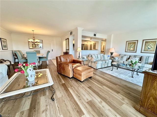 555 Park Shore DR B403, Naples, FL 34103