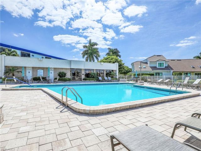 555 Park Shore DR B403, Naples, FL 34103
