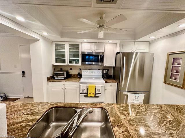 555 Park Shore DR B403, Naples, FL 34103