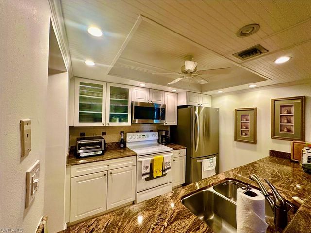 555 Park Shore DR B403, Naples, FL 34103